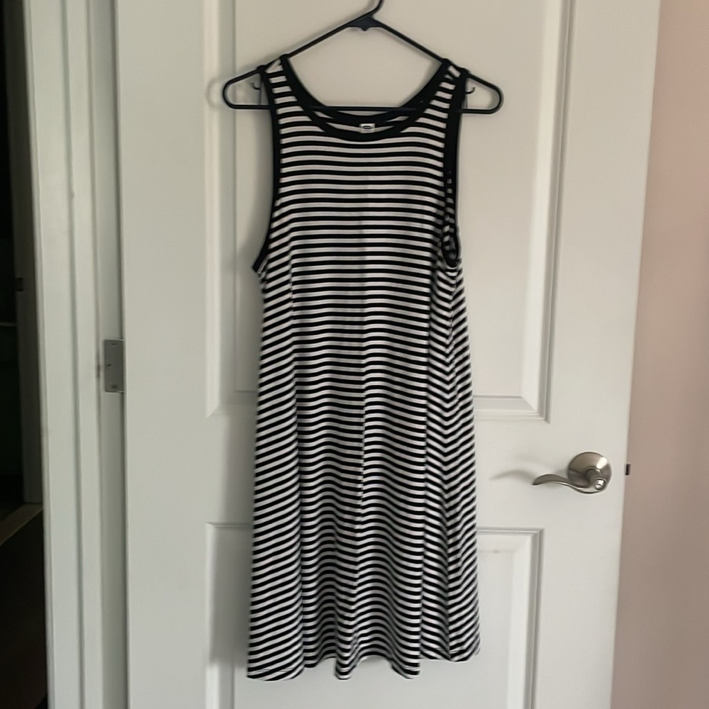 Never worn striped tank dress - super soft! 🤍🖤